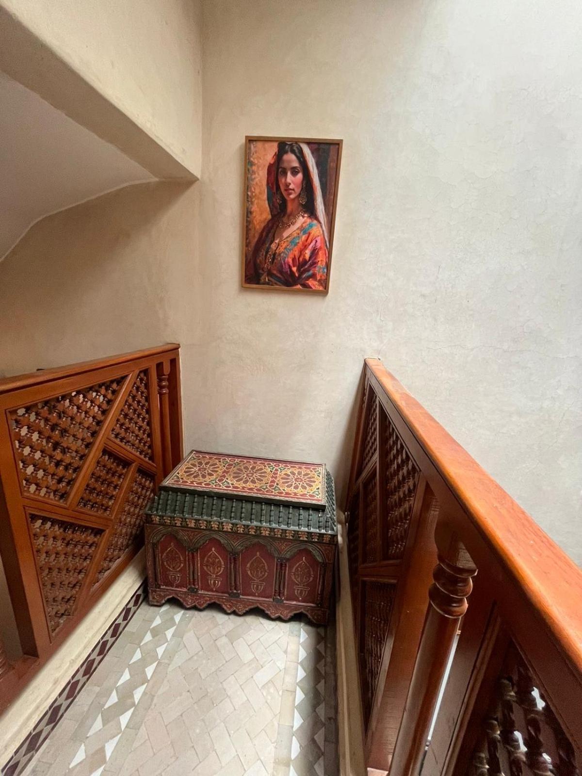 Riad Amazing Amazigh Avec Jacuzzi Petit Dejeuner Compris Avec Aussi Chambres Familiales Pres De La Place Jemaa El Fna 马拉喀什 外观 照片