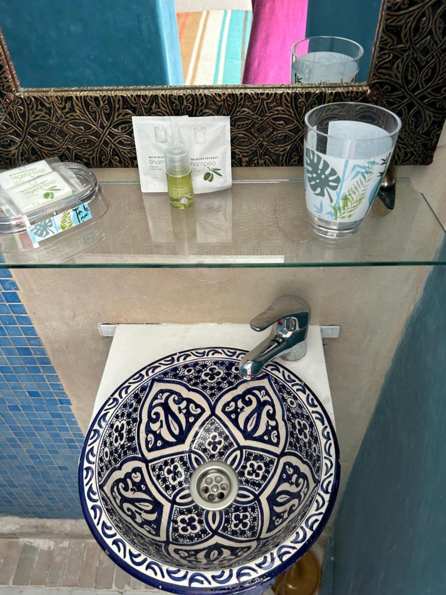 Riad Amazing Amazigh Avec Jacuzzi Petit Dejeuner Compris Avec Aussi Chambres Familiales Pres De La Place Jemaa El Fna 马拉喀什 外观 照片