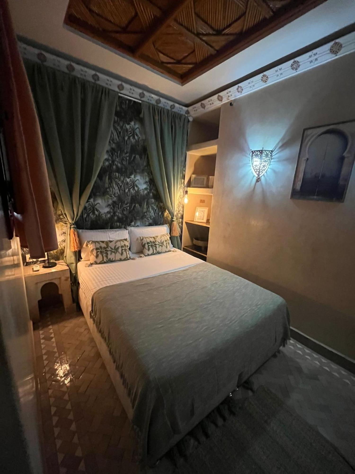 Riad Amazing Amazigh Avec Jacuzzi Petit Dejeuner Compris Avec Aussi Chambres Familiales Pres De La Place Jemaa El Fna 马拉喀什 外观 照片