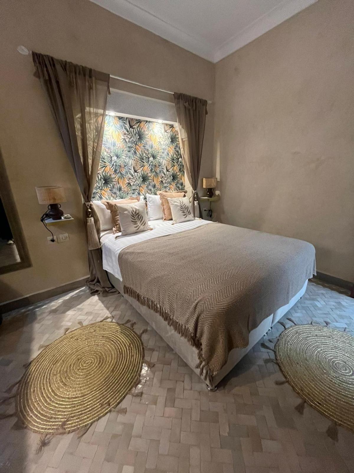 Riad Amazing Amazigh Avec Jacuzzi Petit Dejeuner Compris Avec Aussi Chambres Familiales Pres De La Place Jemaa El Fna 马拉喀什 外观 照片