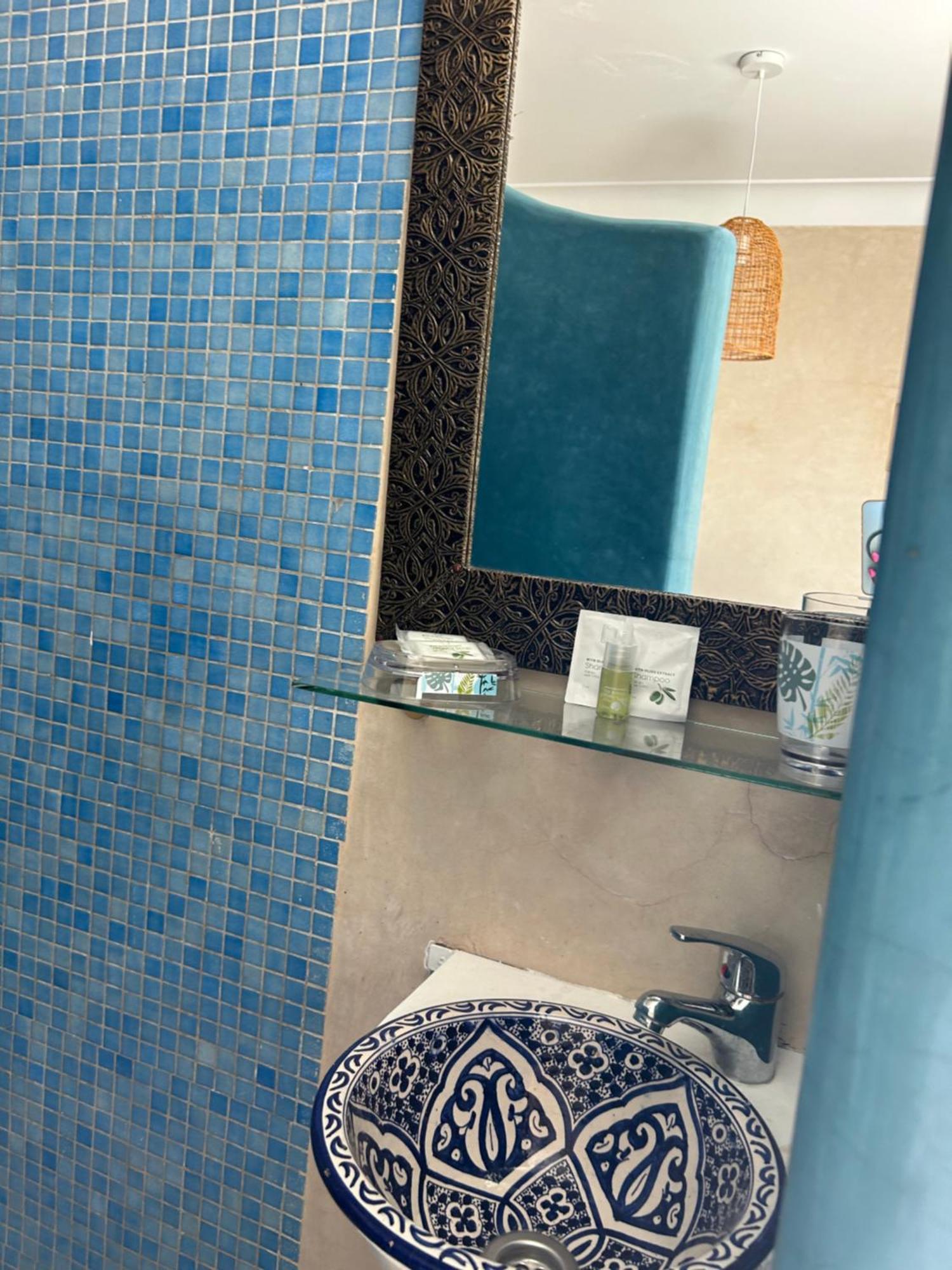 Riad Amazing Amazigh Avec Jacuzzi Petit Dejeuner Compris Avec Aussi Chambres Familiales Pres De La Place Jemaa El Fna 马拉喀什 外观 照片