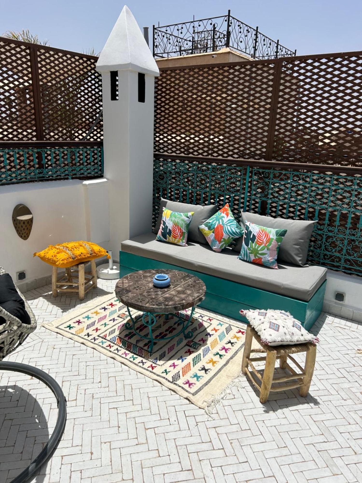 Riad Amazing Amazigh Avec Jacuzzi Petit Dejeuner Compris Avec Aussi Chambres Familiales Pres De La Place Jemaa El Fna 马拉喀什 外观 照片