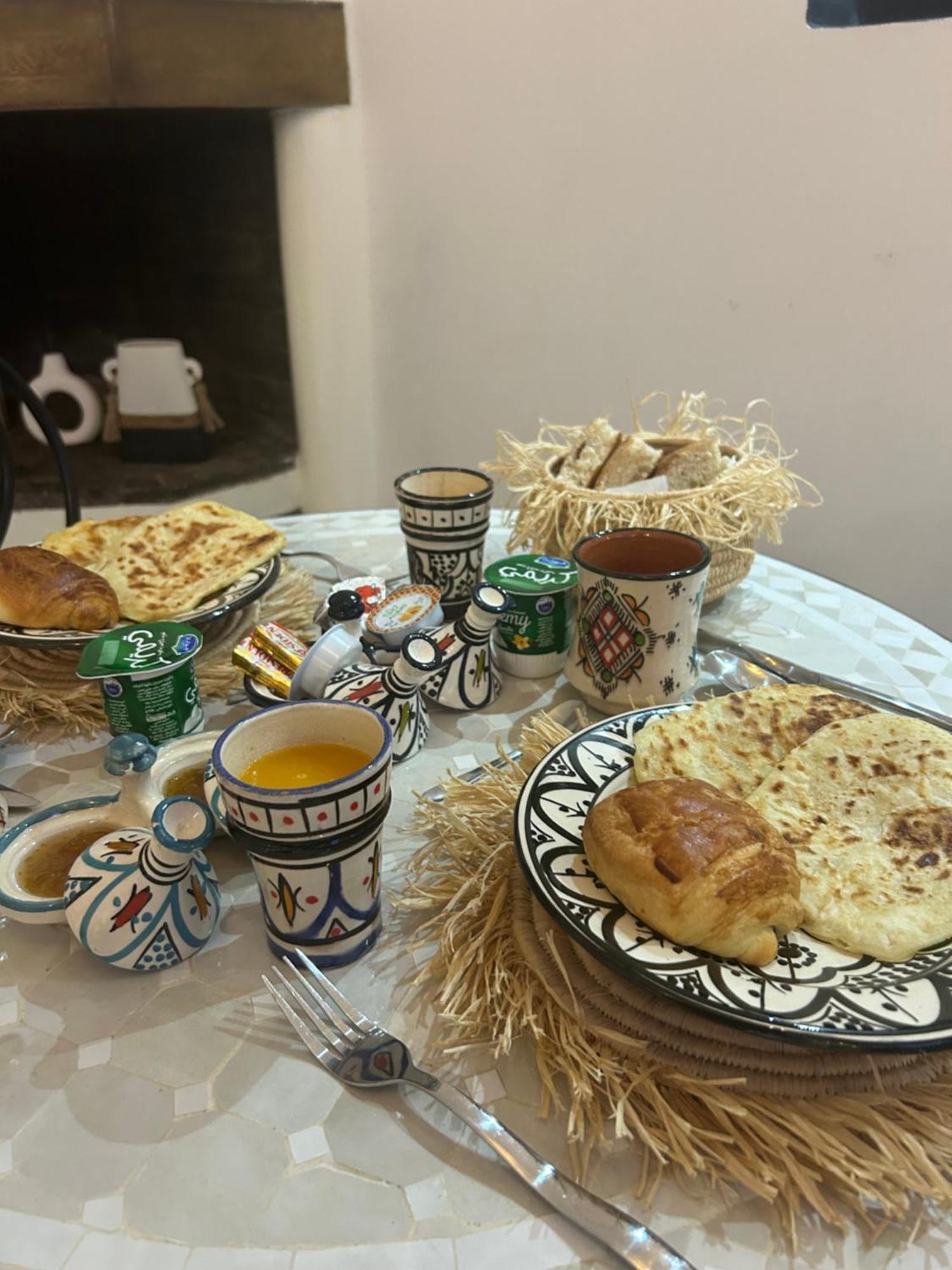 Riad Amazing Amazigh Avec Jacuzzi Petit Dejeuner Compris Avec Aussi Chambres Familiales Pres De La Place Jemaa El Fna 马拉喀什 外观 照片