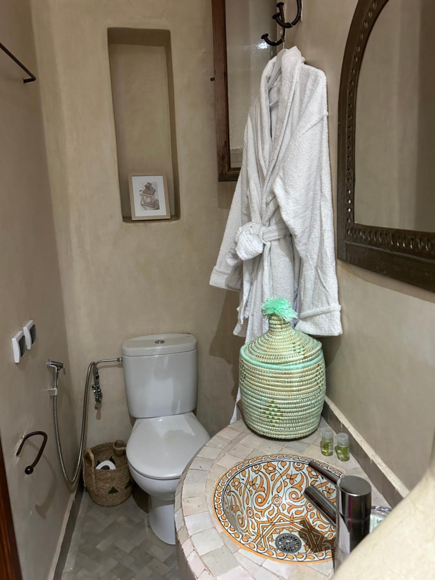 Riad Amazing Amazigh Avec Jacuzzi Petit Dejeuner Compris Avec Aussi Chambres Familiales Pres De La Place Jemaa El Fna 马拉喀什 外观 照片