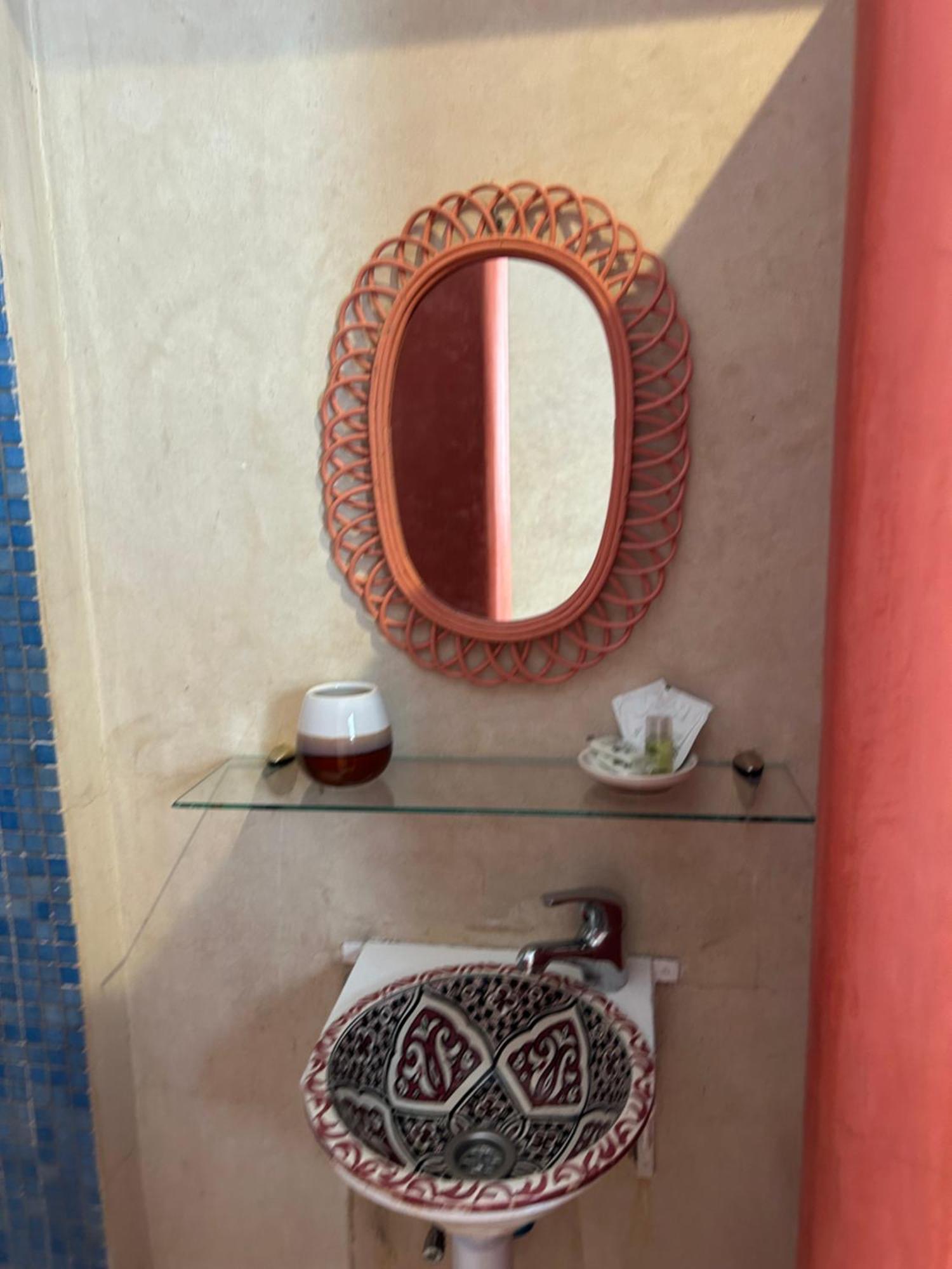 Riad Amazing Amazigh Avec Jacuzzi Petit Dejeuner Compris Avec Aussi Chambres Familiales Pres De La Place Jemaa El Fna 马拉喀什 外观 照片
