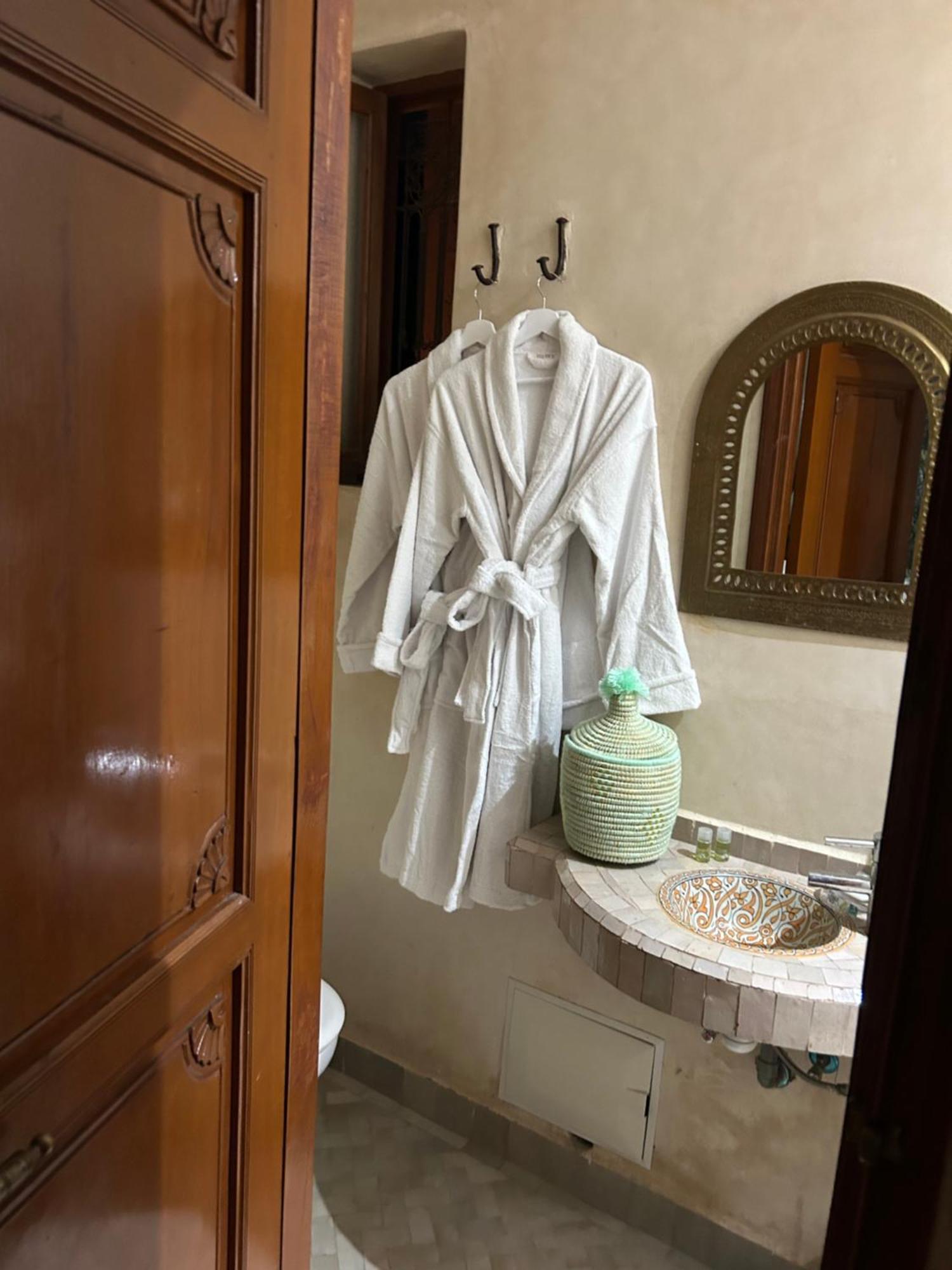 Riad Amazing Amazigh Avec Jacuzzi Petit Dejeuner Compris Avec Aussi Chambres Familiales Pres De La Place Jemaa El Fna 马拉喀什 外观 照片