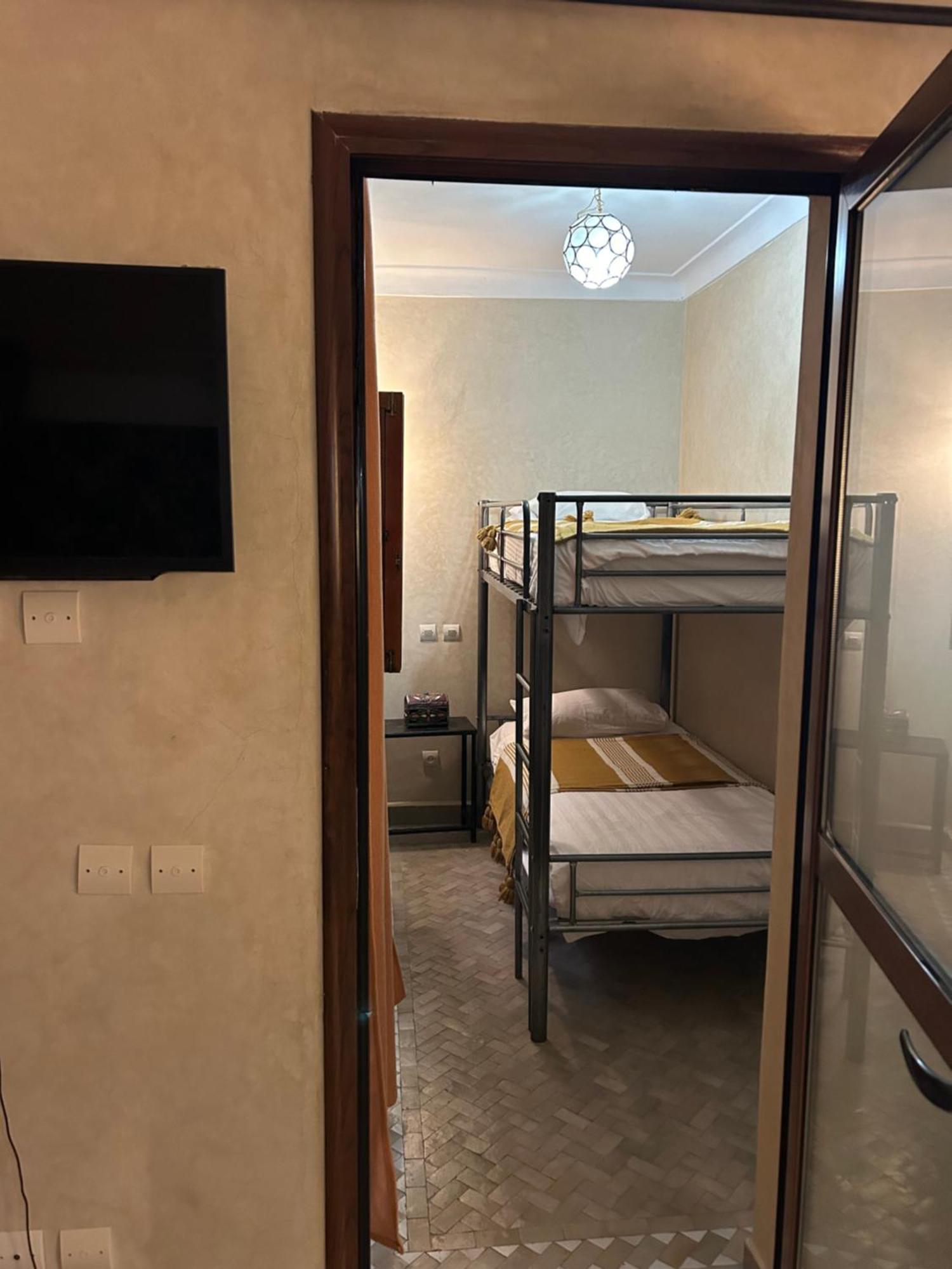 Riad Amazing Amazigh Avec Jacuzzi Petit Dejeuner Compris Avec Aussi Chambres Familiales Pres De La Place Jemaa El Fna 马拉喀什 外观 照片