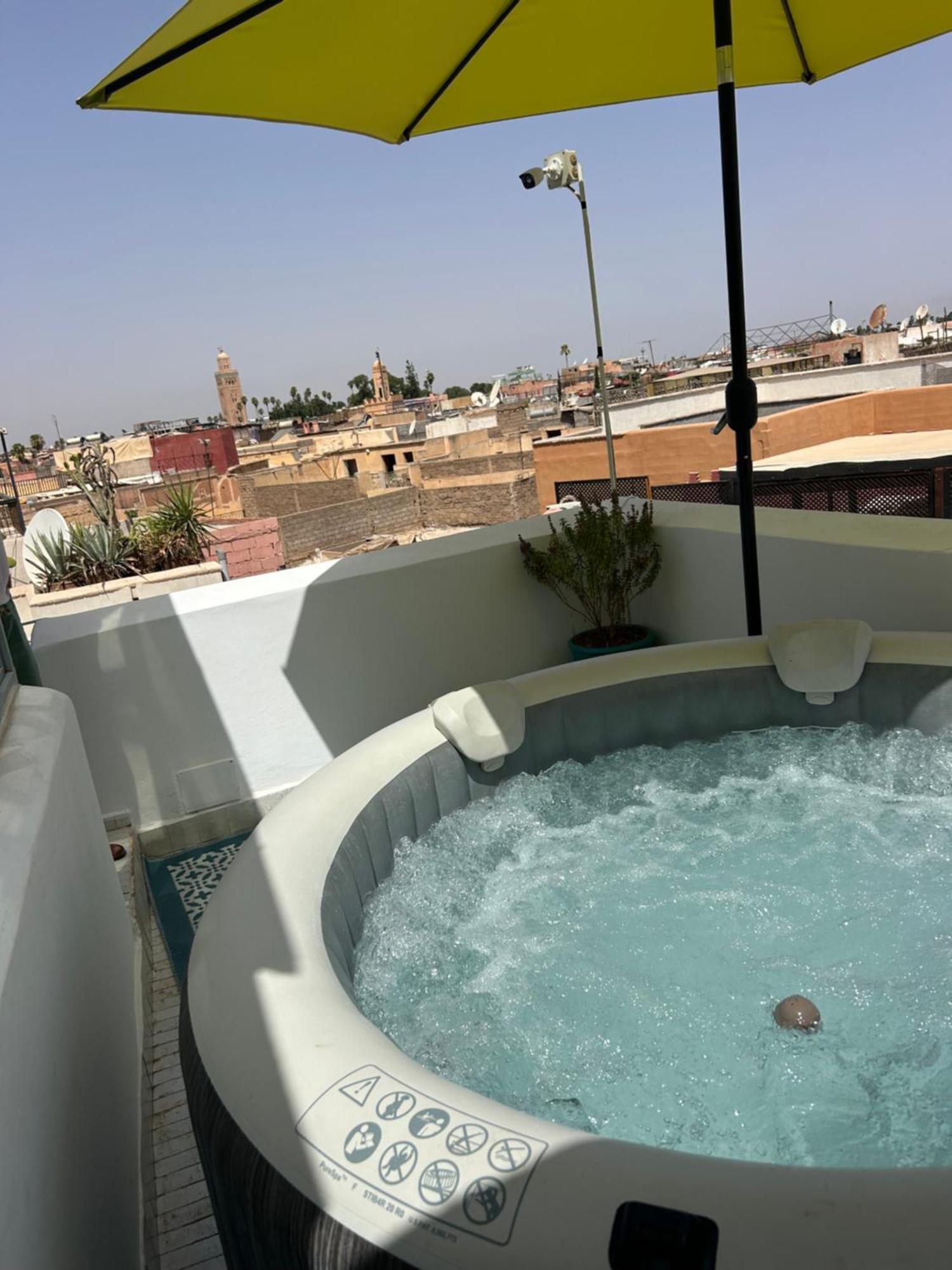 Riad Amazing Amazigh Avec Jacuzzi Petit Dejeuner Compris Avec Aussi Chambres Familiales Pres De La Place Jemaa El Fna 马拉喀什 外观 照片