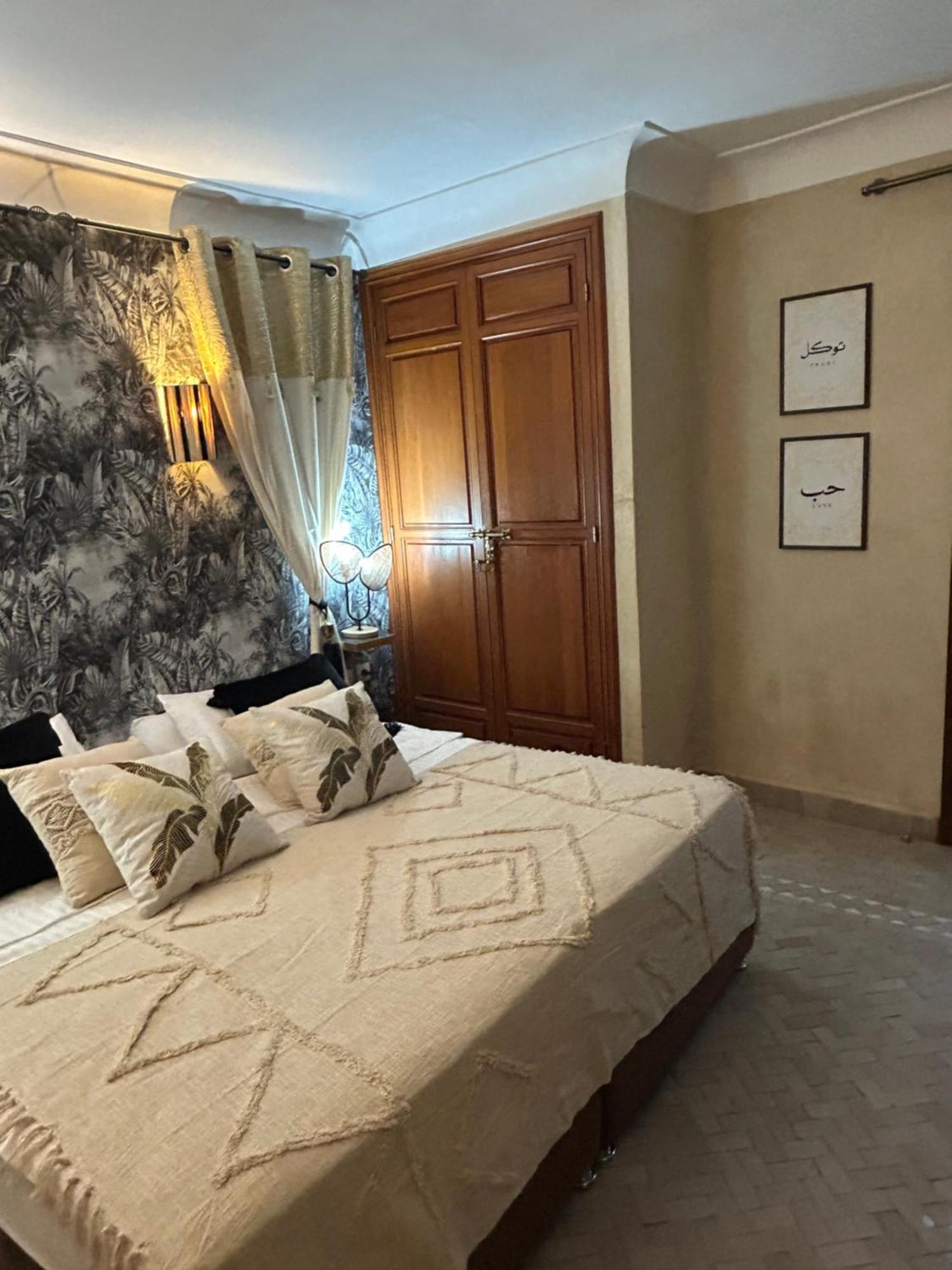 Riad Amazing Amazigh Avec Jacuzzi Petit Dejeuner Compris Avec Aussi Chambres Familiales Pres De La Place Jemaa El Fna 马拉喀什 外观 照片