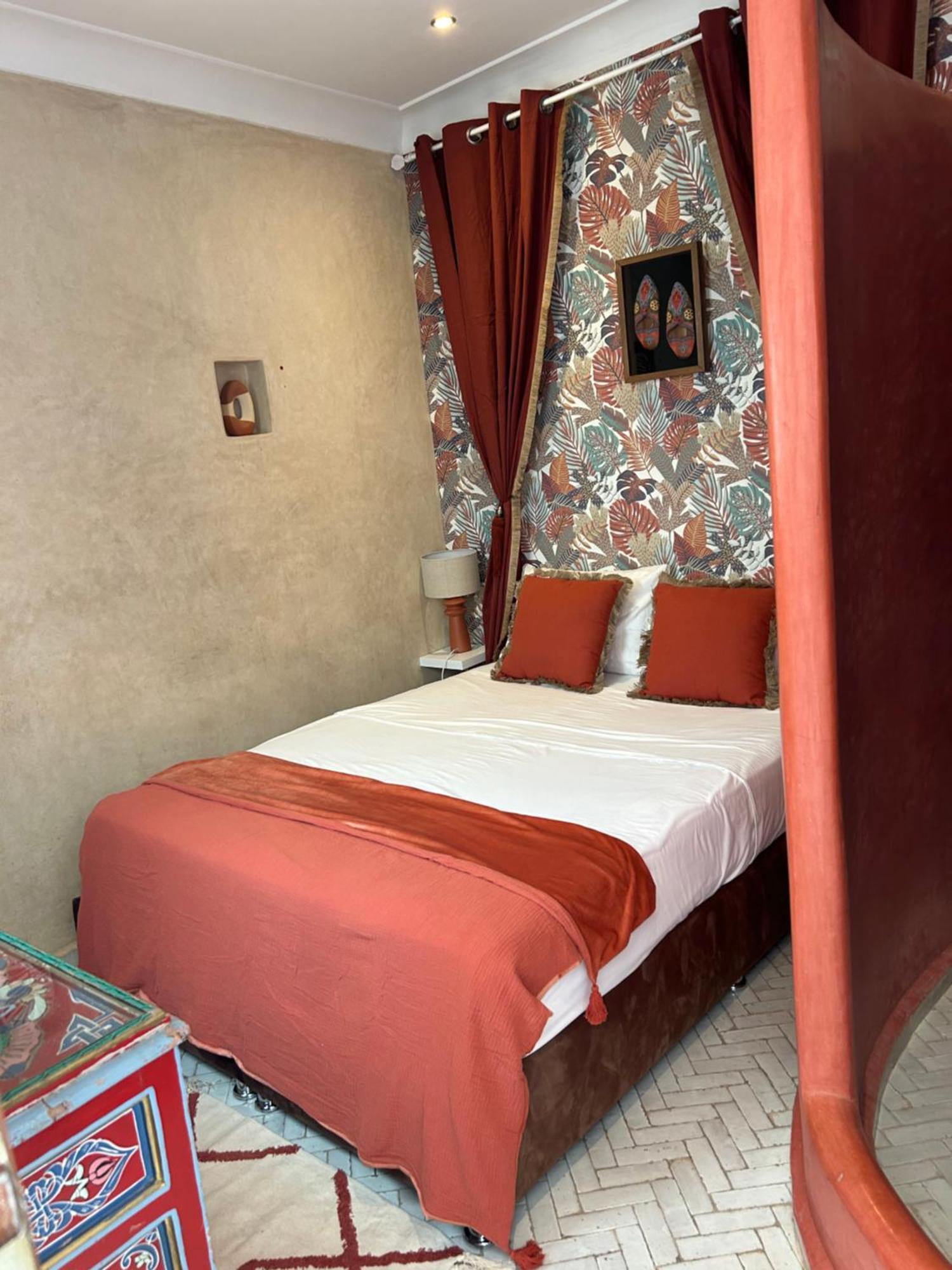 Riad Amazing Amazigh Avec Jacuzzi Petit Dejeuner Compris Avec Aussi Chambres Familiales Pres De La Place Jemaa El Fna 马拉喀什 外观 照片