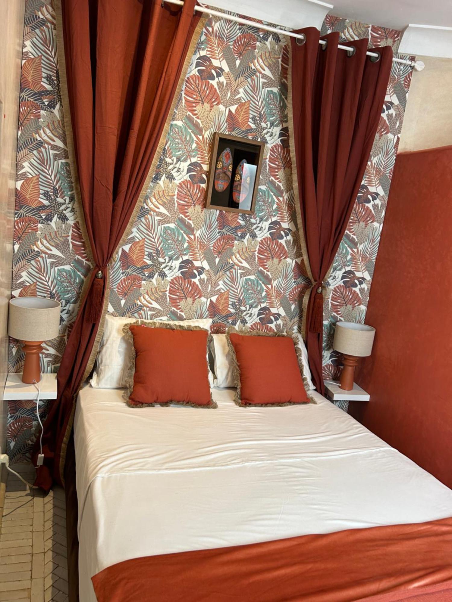 Riad Amazing Amazigh Avec Jacuzzi Petit Dejeuner Compris Avec Aussi Chambres Familiales Pres De La Place Jemaa El Fna 马拉喀什 外观 照片