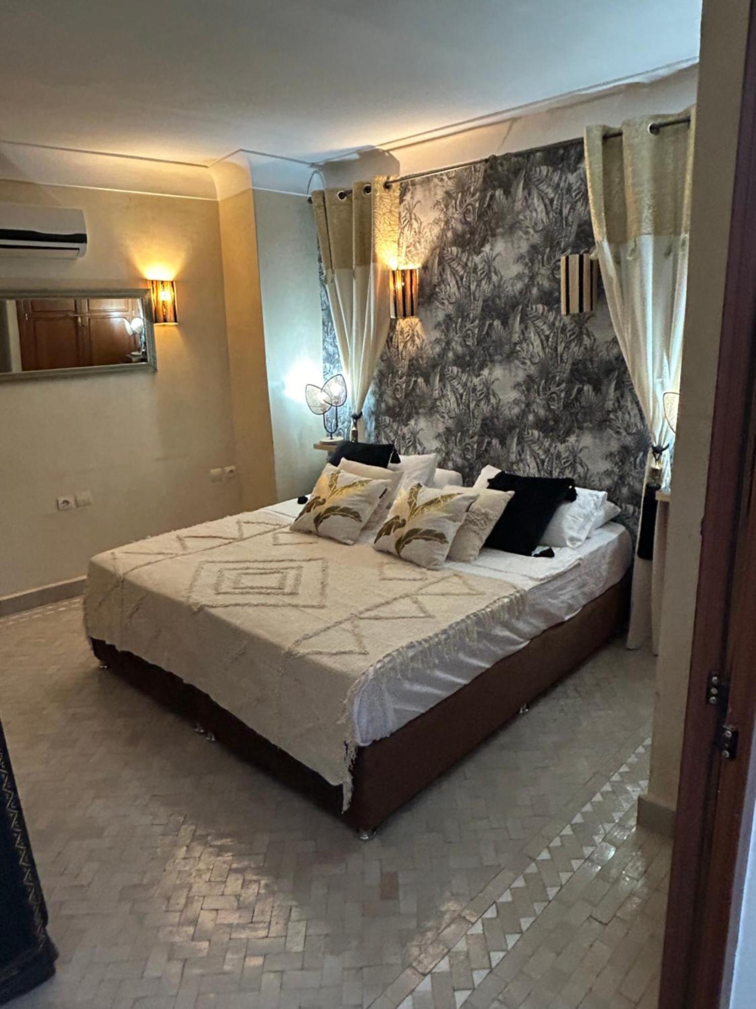 Riad Amazing Amazigh Avec Jacuzzi Petit Dejeuner Compris Avec Aussi Chambres Familiales Pres De La Place Jemaa El Fna 马拉喀什 外观 照片