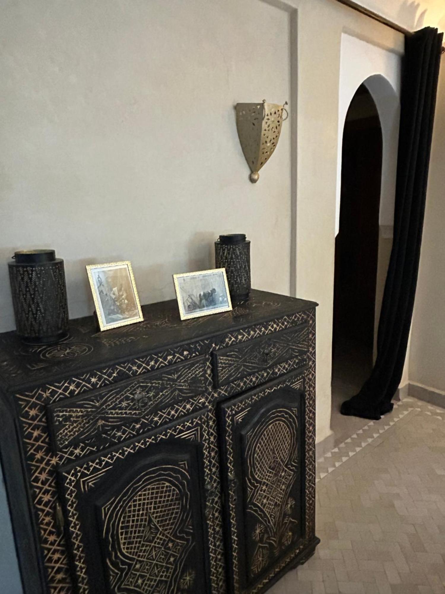Riad Amazing Amazigh Avec Jacuzzi Petit Dejeuner Compris Avec Aussi Chambres Familiales Pres De La Place Jemaa El Fna 马拉喀什 外观 照片