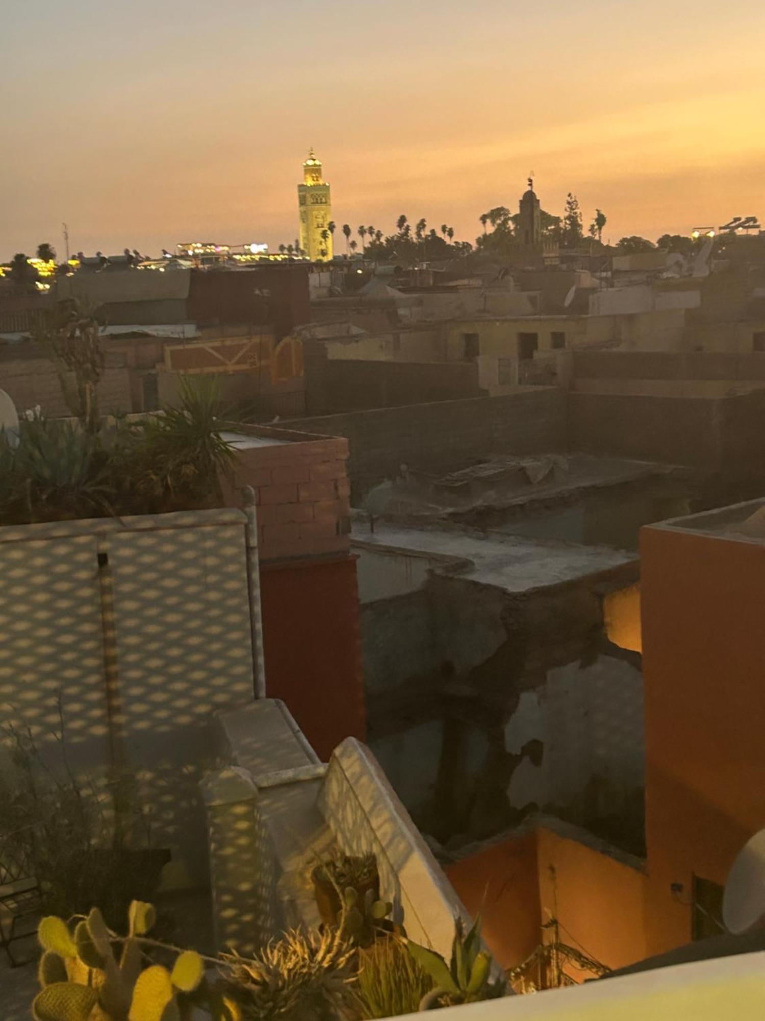 Riad Amazing Amazigh Avec Jacuzzi Petit Dejeuner Compris Avec Aussi Chambres Familiales Pres De La Place Jemaa El Fna 马拉喀什 外观 照片