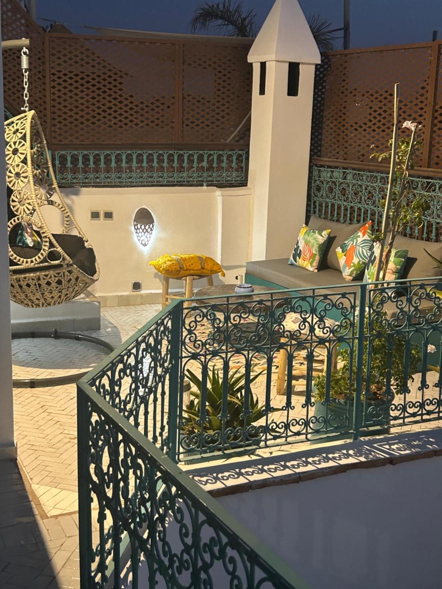 Riad Amazing Amazigh Avec Jacuzzi Petit Dejeuner Compris Avec Aussi Chambres Familiales Pres De La Place Jemaa El Fna 马拉喀什 外观 照片