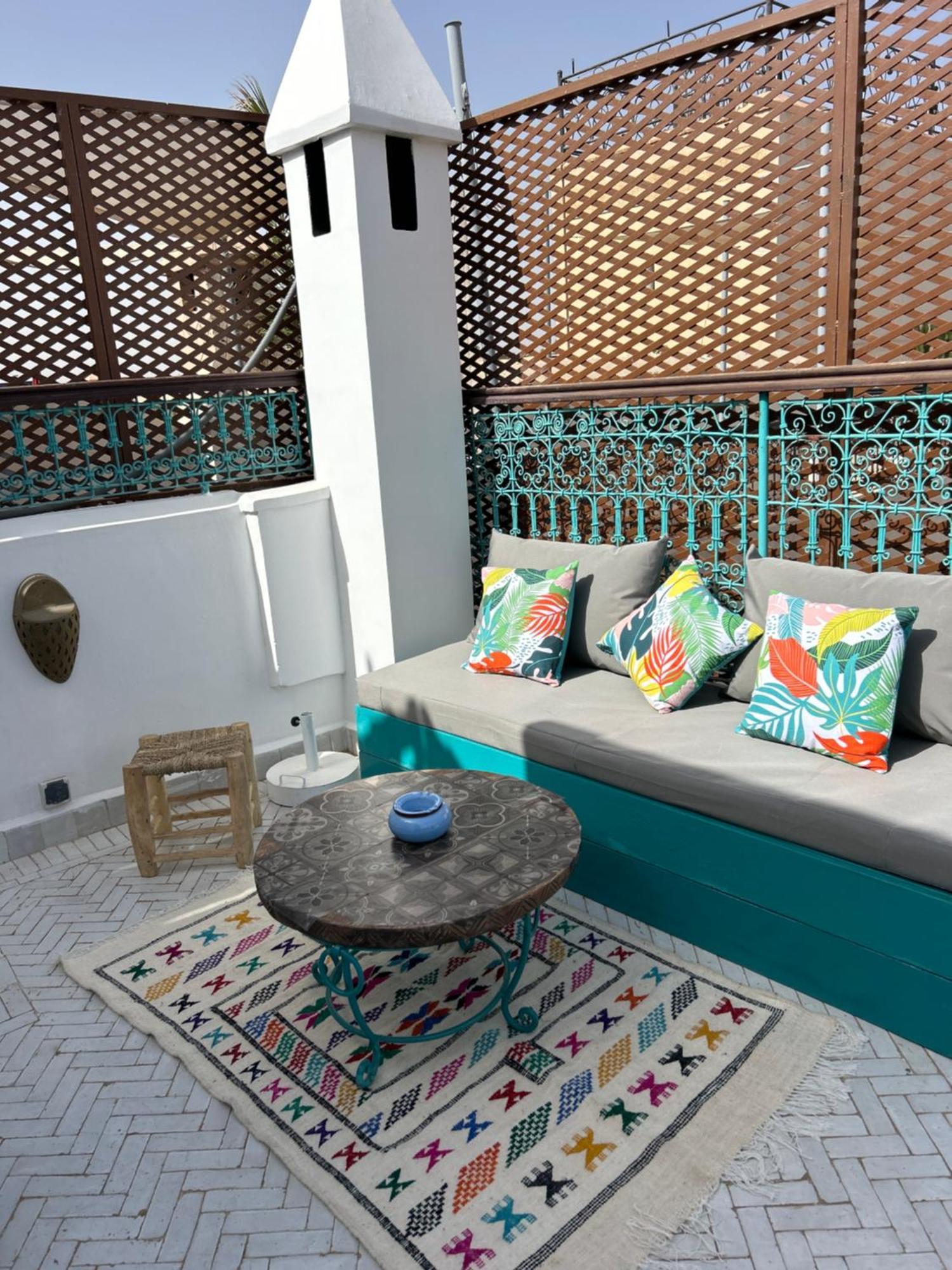 Riad Amazing Amazigh Avec Jacuzzi Petit Dejeuner Compris Avec Aussi Chambres Familiales Pres De La Place Jemaa El Fna 马拉喀什 外观 照片