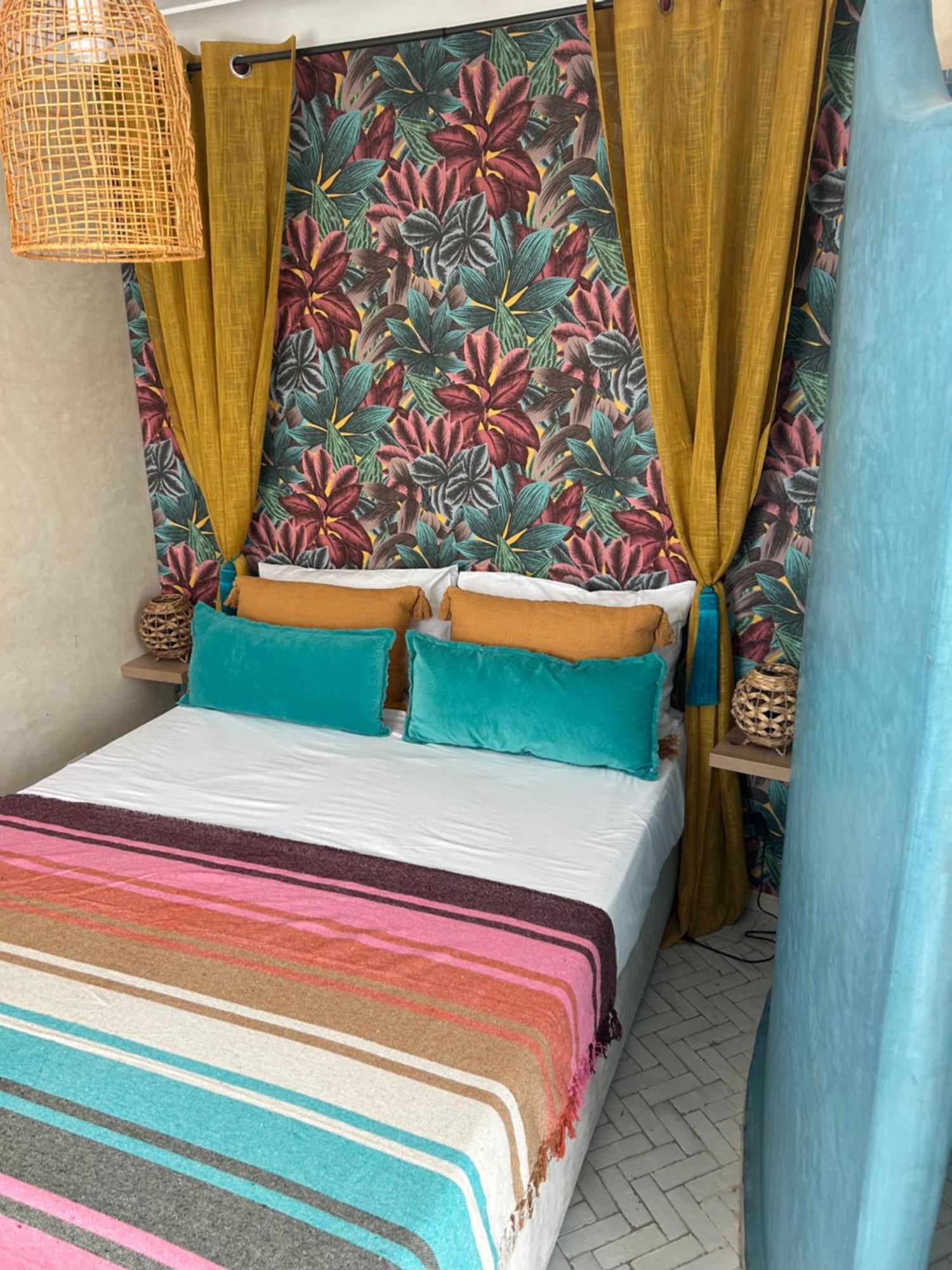 Riad Amazing Amazigh Avec Jacuzzi Petit Dejeuner Compris Avec Aussi Chambres Familiales Pres De La Place Jemaa El Fna 马拉喀什 外观 照片