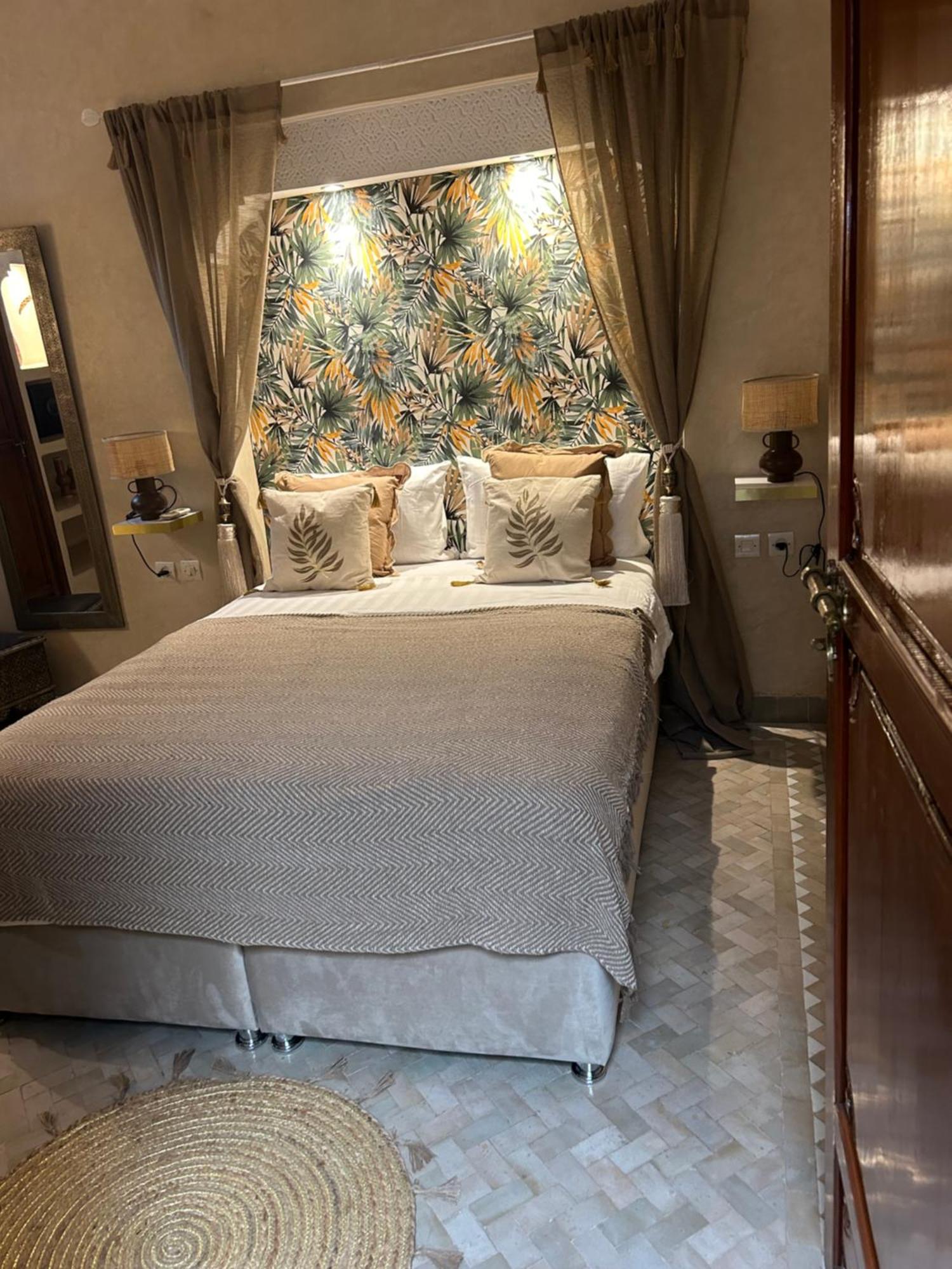 Riad Amazing Amazigh Avec Jacuzzi Petit Dejeuner Compris Avec Aussi Chambres Familiales Pres De La Place Jemaa El Fna 马拉喀什 外观 照片